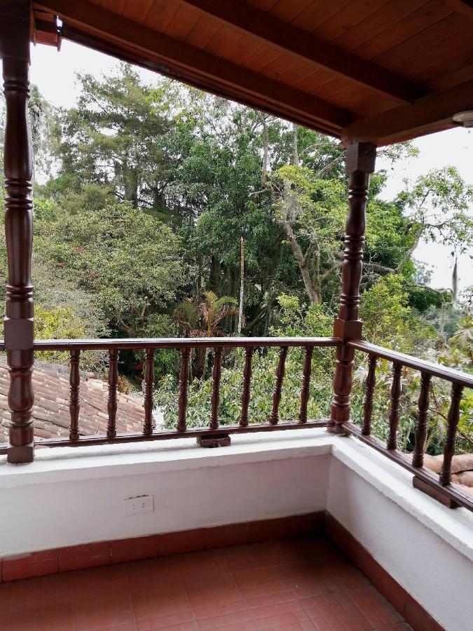 Eco Hostal Casa La Juana Bed & Breakfast Меделин Екстериор снимка